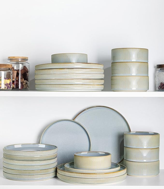 TheTerra Ceramic Dinnerware Sets for 6, 18 Pieces Porcelain Lightweight Speckled Plates and Bowls Sets, Scratch Resistant Dish Set, Oven & Microwave & Dishwasher Safe, Illusion Blue