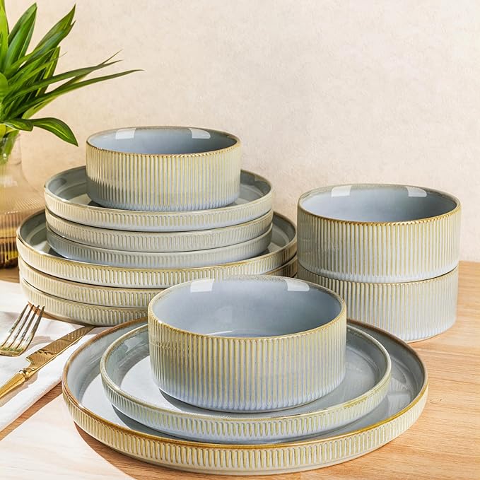 TheTerra Ceramic Dinnerware Sets for 4, 12 Pieces Porcelain Lightweight Speckled Plates and Bowls Sets, Scratch Resistant Dish Set, Oven & Microwave & Dishwasher Safe, Illusion Blue