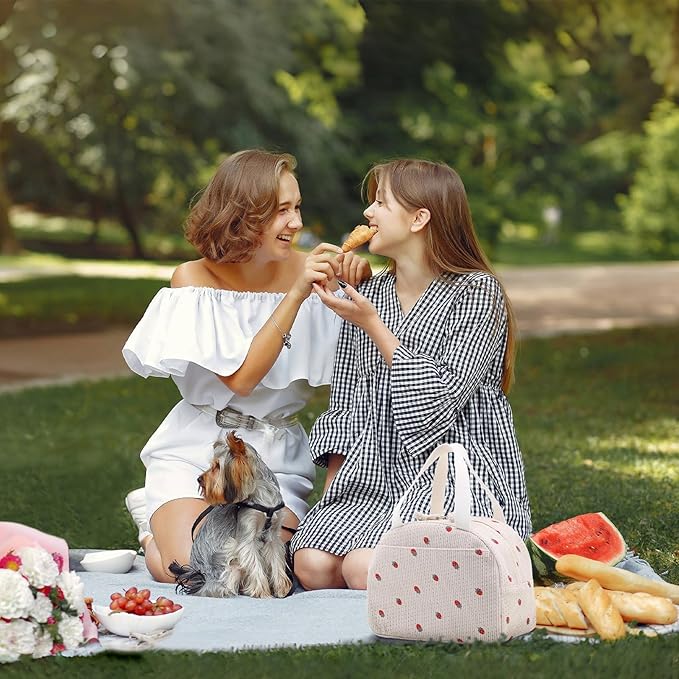 Strawberry Lunch Bag for Women,Insulated Lunch Tote Bag Cute Lunch Box Large Capacity Reusable Cooler for Work,Travel,Beach or Picnic